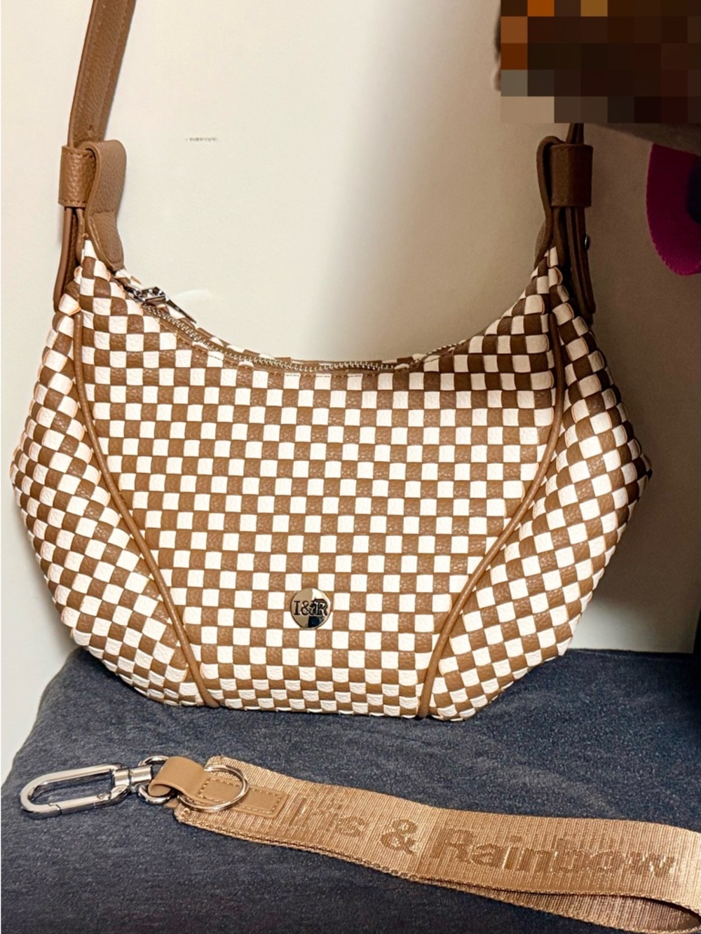 I&R Caramel & White Glow Up Bag w/ Wristlet & Red Apple Charm - Picture 3 of 3